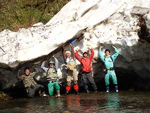 「雪を押しのけて」(朝日団体研究グループ)
